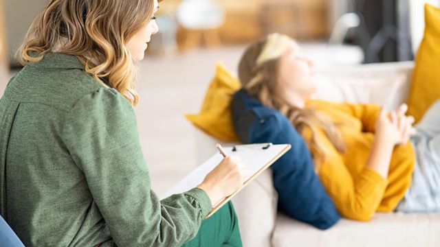 4 Ways Hypnotherapy Treats Anxiety, Fears, and Phobias